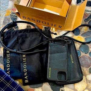 Bandolier Emma iPhone 14 case and expandable pouch. EUC… perfect for travel!